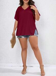 SHEIN LUNE Áo thun cổ chữ V xẻ gấu Plus Solid - Màu Đỏ Sâu - Xem 3