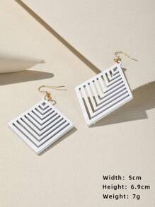 鏤空幾何耳墜 - 白色 - 查看 3