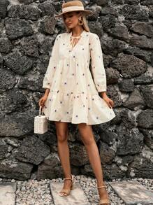 SHEIN Frenchy 花卉刺繡繫帶領荷葉邊娃娃裙 - 杏色 - 查看 6