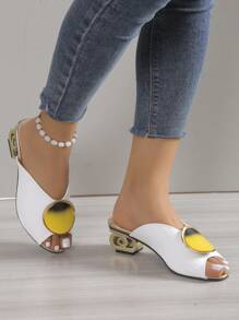 Giày sandal đế bệt nữ đính kim loại, sandal cao gót kiểu dáng điêu khắc, phù hợp với trang phục mùa xuân hè. - trắng - Xem 4