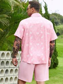 Manfinity RSRT 男士寬鬆全印花襯衫和短褲套裝 - 粉色 - 查看 3