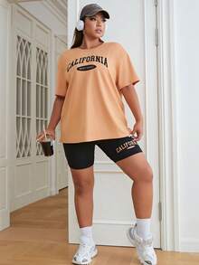 SHEIN EZwear 大碼字母圖案落肩T恤和騎行褲 - 杏色 - 查看 3