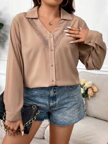 SHEIN Clasi Áo sơ mi Plus Size Tương phản ren Nút phía trước màu trơn Giải trí - Màu be - Xem 2