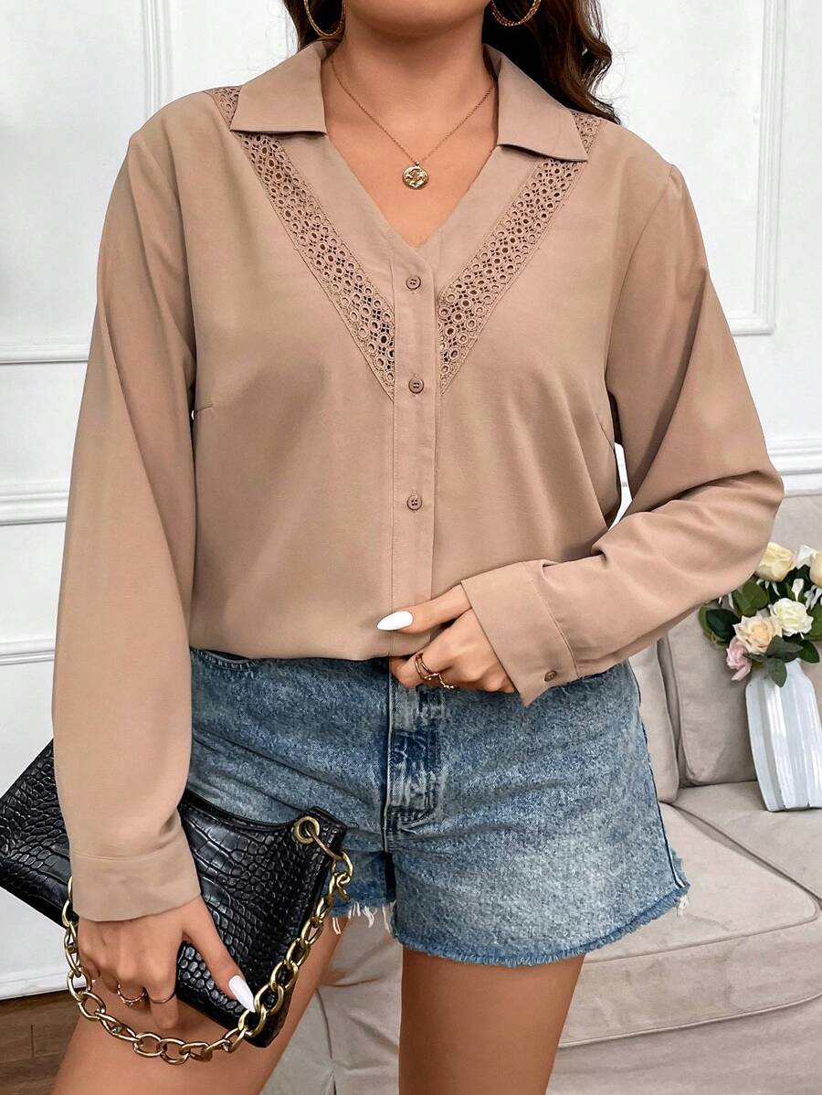 SHEIN Clasi Áo sơ mi Plus Size Tương phản ren Nút phía trước màu trơn Giải trí - Màu be - Xem 1