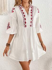 SHEIN VCAY Đầm Thêu mép Thắt nơ trước Hoa Boho - trắng - Xem 3