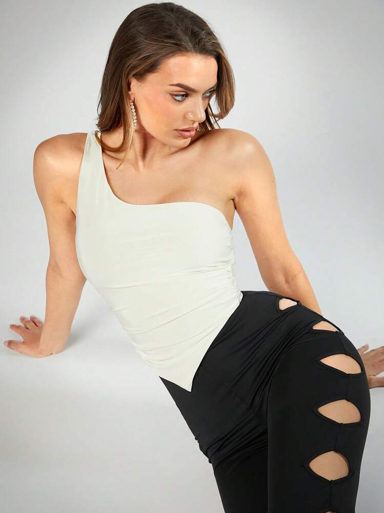 SHEIN BAE One Shoulder Hanky Hem Ruched Side Bandana Hem Crop Top Asymmetrical Top - White - View 2