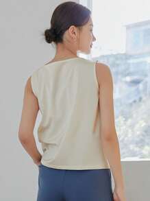 DAZY 纯色垂坠前无袖衬衫外出上衣 - 米色 - 查看 2