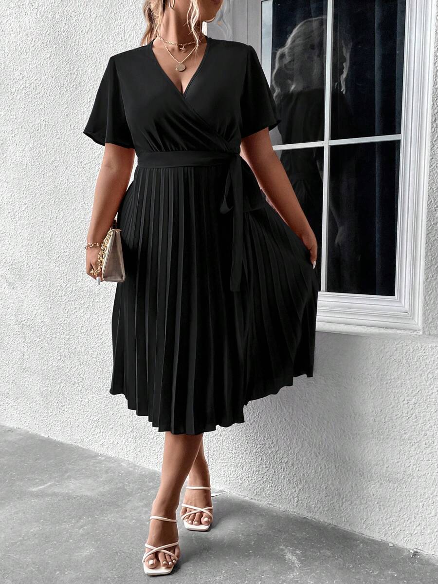 SHEIN Clasi 大碼交疊領百褶下擺繫腰帶連衣裙 - 黑色 - 查看 1