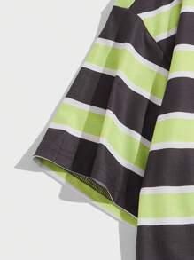 Manfinity RebelGame Hombres Camiseta de hombros caídos con estampado de rayas - Verde Lima - Ver 3