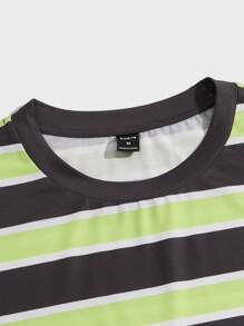 Manfinity RebelGame Hombres Camiseta de hombros caídos con estampado de rayas - Verde Lima - Ver 4