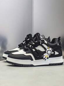 Hombres Zapatillas de skate de color combinado con diseño de dibujos animados con cordón delantero deportivo exterior - Blanco y Negro - Ver 1
