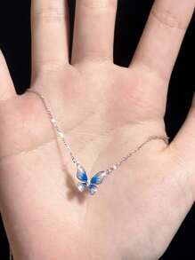 1 pieza Collar con colgante de mariposa degradado de color aleatorio para mujeres (evitar el contacto con el agua) - Plateado - Ver 2