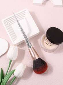 1支装高级大号面部散粉刷，柔软蓬松的粉底刷，配以奢华钻石手柄，可作粉底刷、遮瑕刷、腮红刷、修容刷、古铜粉刷、散粉刷等多种用途。 - 淺灰色 - 查看 3