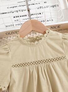 SHEIN Toddler Girls Guipure Lace Insert Puff Sleeve Blouse - Apricot - View 4