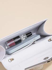 Túi cầm tay dự tiệc dành cho nữ, kiểu dáng phong bì bóng bẩy với dây đeo xích có thể tháo rời, thanh lịch và tinh tế. Chiếc túi vuông sơn mài này phù hợp cho các bữa tiệc, dạ hội và các dịp khác, là sự lựa chọn lý tưởng cho các cô gái và quý cô thích tiệc tùng. - trắng - Xem 7