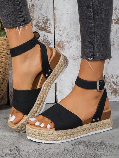 1 đôi sandal nữ đế dày thời trang có khóa cài, đế dày dệt chắc chắn tạo cảm giác thoải mái, phù hợp cho mùa hè, đi chơi và làm việc hàng ngày, sandal đế cao thời trang và tiện dụng, vật dụng cần thiết khi đi du lịch.