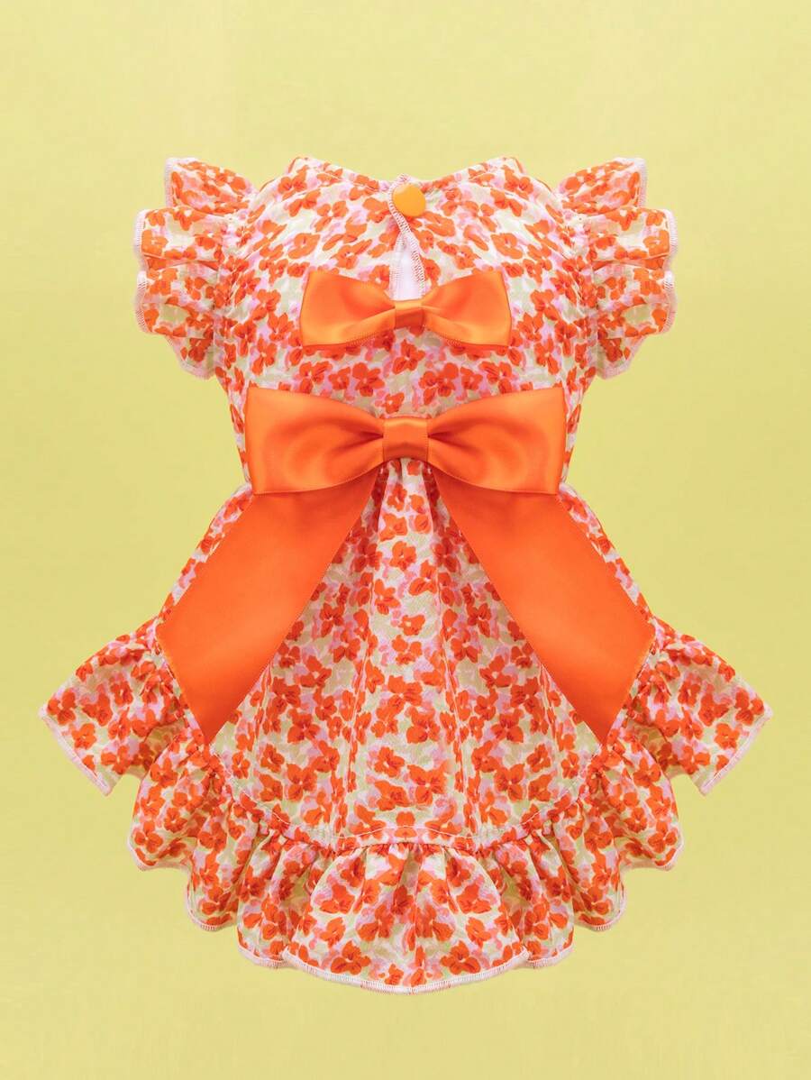 1 chiếc váy hoa nhí cho chó, phù hợp với chó nhỏ và vừa.