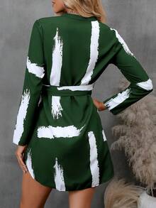 SHEIN Clasi 筆刷圖案缺口領繫腰帶連衣裙 - 綠色 - 查看 2