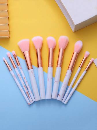 10支装大理石纹化妆刷套装，包括粉底刷、遮瑕刷、腮红刷、修容刷、古铜粉刷、散粉刷等。