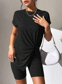 SHEIN Essnce 前扭結蝙蝠袖T恤和機車短褲 - 黑色 - 查看 1