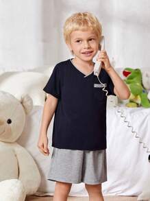 SHEIN 小男童滾邊T恤和短褲睡衣套裝 - 彩色 - 查看 1