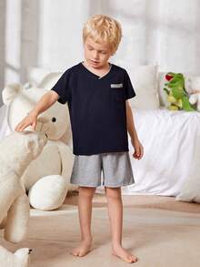 SHEIN 小男童滾邊T恤和短褲睡衣套裝 - 彩色 - 查看 6