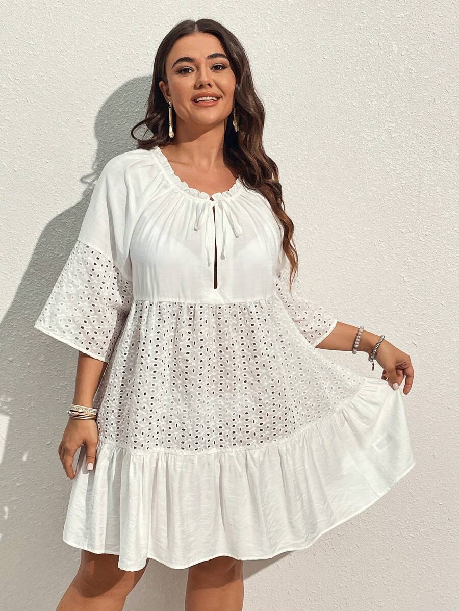 SHEIN VCAY 大碼網眼刺繡繫帶領荷葉邊罩衫連衣裙不附比基尼泳裝 - 白色 - 查看 1