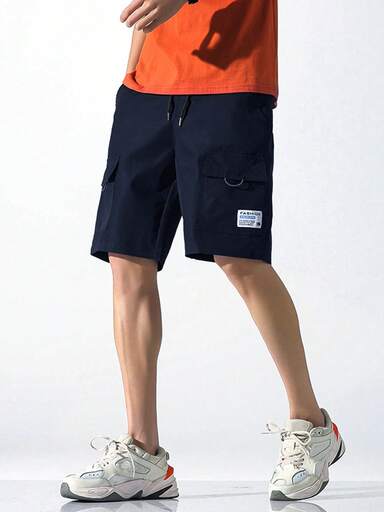 Chillumni 寬鬆款字母拼接男短褲,帶有翻蓋口袋和束口腰帶