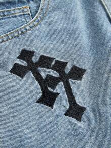 ROMWE Grunge Punk Cross Embroidery Raw Hem Denim Shorts, School - Light Wash - View 3