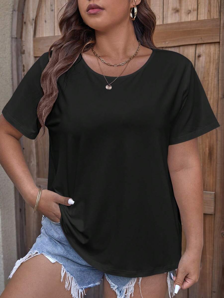 SHEIN LUNE Plus Solid Round Neck Tee - Black - View 1