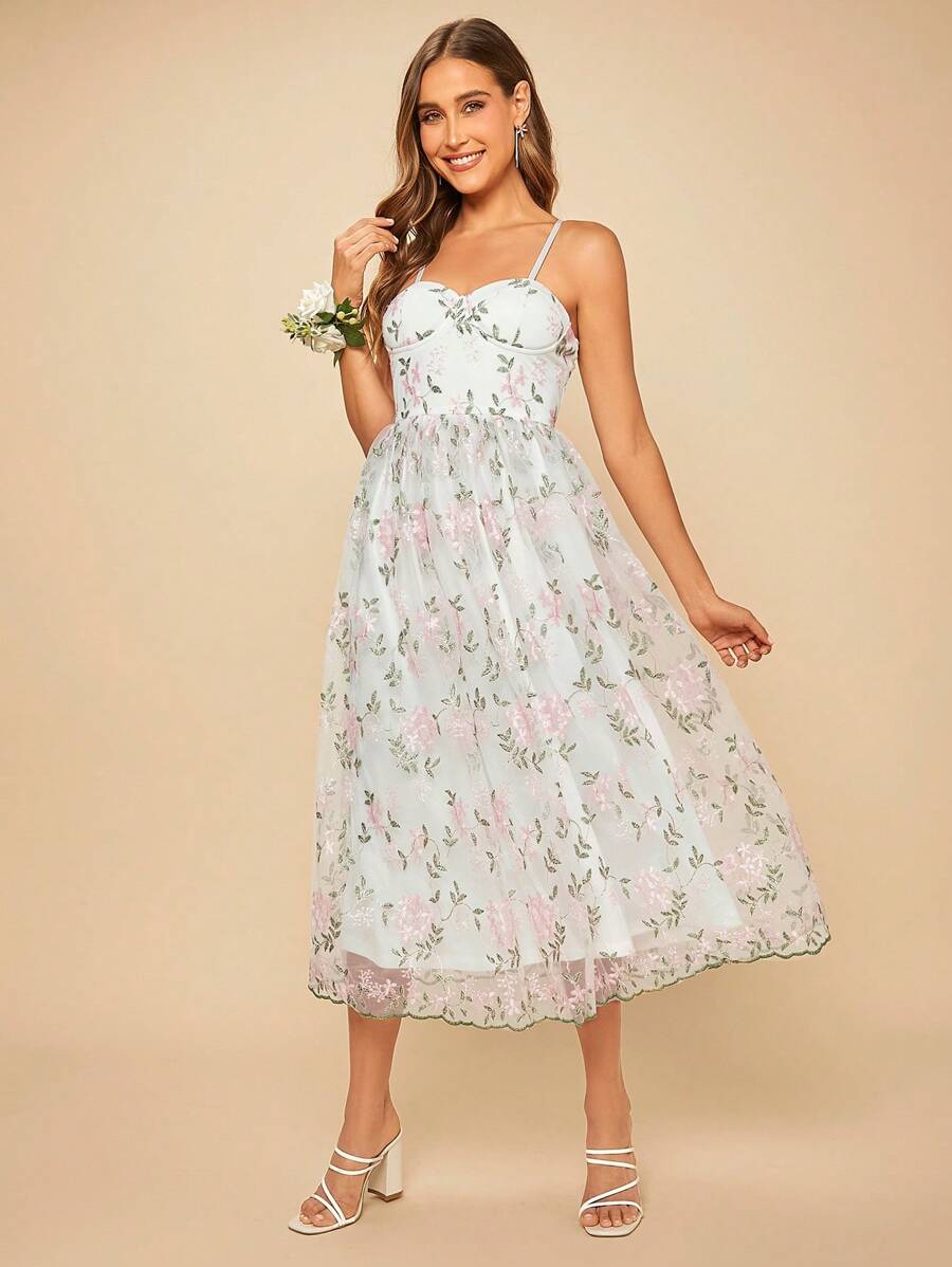 SHEIN Belle 花卉刺繡網紗覆蓋吊帶裙伴娘禮服 - 彩色 - 查看 1