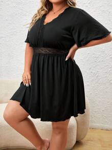 大碼蕾絲拼接貝殼邊蝴蝶袖睡裙