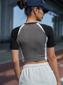 DAZY Letter Graphic Colourblock Raglan Sleeve Crop Tee - Multicolor - View 2