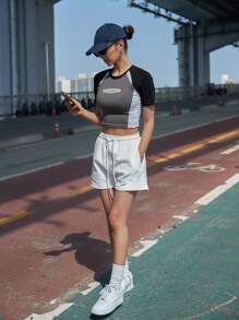 DAZY Letter Graphic Colourblock Raglan Sleeve Crop Tee - Multicolor - View 7