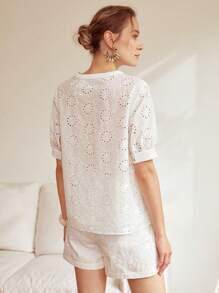 MOTF X Nour PREMIUM Áo cổ chữ V Schiffy - trắng - Xem 3