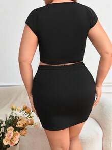 SHEIN Frenchy 大碼素色短款T恤和腰部抽繩半身裙 - 黑色 - 查看 2