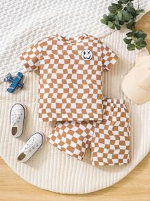 SHEIN 2 Pcs Baby Boys Casual Everyday Basic Plaid & Face Graphic Print Round Neck Short Sleeve Top And Shorts Set, Soft And Comfortable Knit Fabric, Suitable For Daily Wear And Outdoor Activities In Spring/Summer