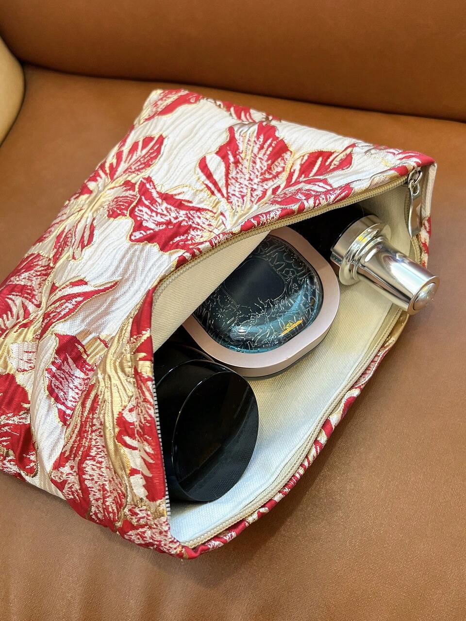 AGG Gold Trim Pleated Red Small Fresh Large Capacity Women's Makeup Bag, Inner Bag, Portable Travel Toiletry Bag, Handbag, Multi-Functional Skincare Storage Bag, Women's Sanitary Pad Storage Bag, Gift For Mom And Girlfriend, Student Pencil Case