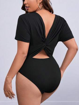 SHEIN Privé 大碼後扭結鏤空連身背心