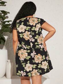 SHEIN CURVE+ 大碼印花鎖眼領蕾絲袖直筒洋裝 - 彩色 - 查看 3