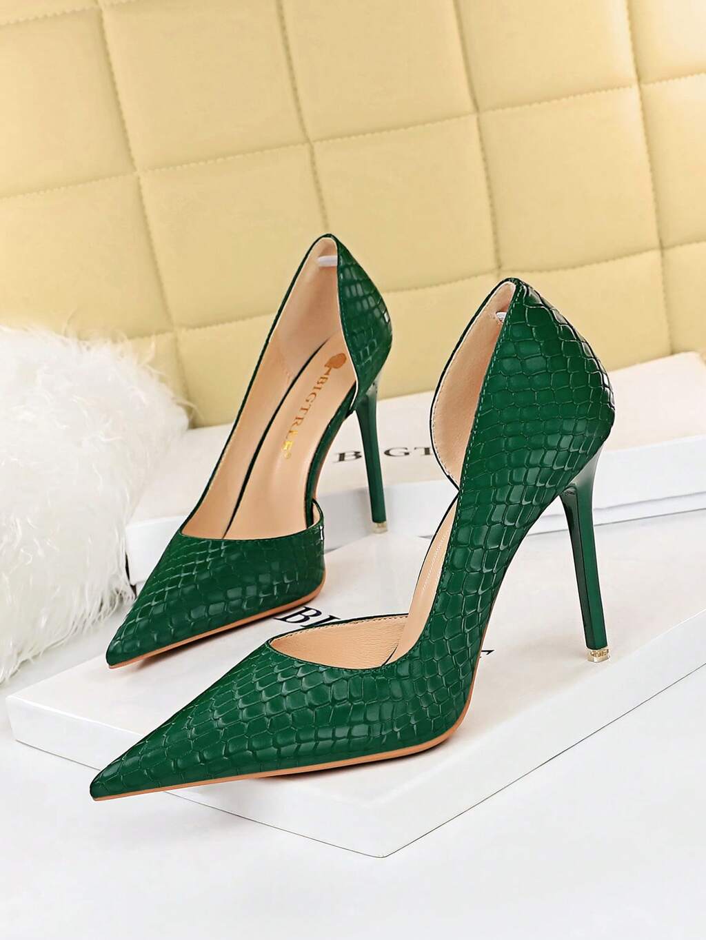 Fashion Green Pumps For Women, Crocodile Embossed Point Toe Stiletto Heeled Court Pumps, Elegant,Pointed Heels