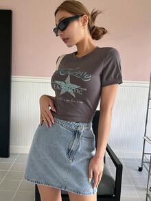 DAZY Letter Graphic Crop Tee - Chocolate Brown - View 7