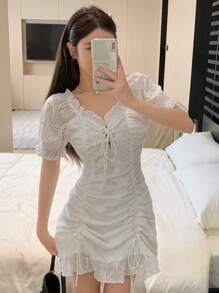 DAZY 纯色荷叶边饰带抽绳前褶皱荷叶边下摆露肩连衣裙、挤奶女工裙太阳裙、休闲女装 - 白色 - 查看 4