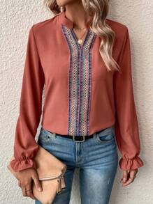 SHEIN Clasi 織帶拼接荷葉袖缺口領襯衫 - 鏽棕色 - 查看 1
