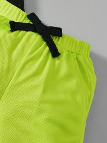 SHEIN 小男童標語和人像圖案上衣和補丁貼短褲套裝 - 彩色 - 查看 4