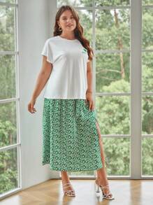 SHEIN Frenchy Plus Embroidery Letter and Heart Pattern Tee & Ditsy Floral Split Thigh Belted Skirt - Multicolor - View 6