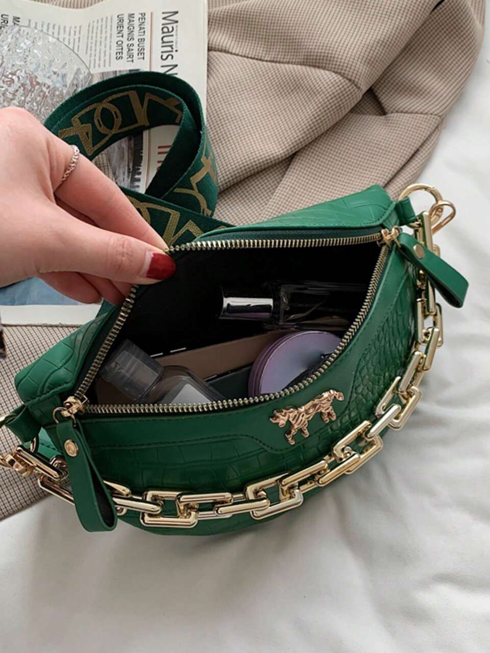 Medium Waist Bag Crocodile Embossed With Coin Purse, Fashion Chain Decor Fanny Pack Zipper Adjustable Strap Belt Bag For Travel & Sports, Stylish Artificial Leather Chest Bag, Shoulder Bags Retro Classic Tote Bag With Zipper For Women, Western Purse For Women, Bohemia Style Bag For Women