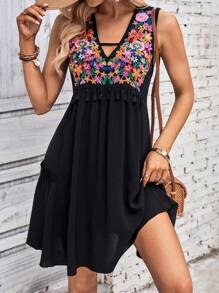 SHEIN LUNE 花卉刺繡流蘇邊連衣裙 - 黑色 - 查看 1