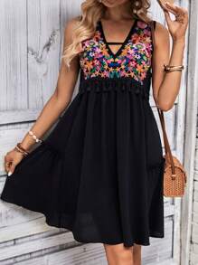 SHEIN LUNE 花卉刺繡流蘇邊連衣裙 - 黑色 - 查看 3