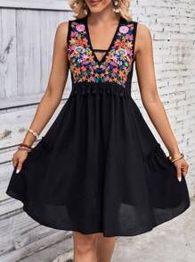 SHEIN LUNE 花卉刺繡流蘇邊連衣裙 - 黑色 - 查看 4